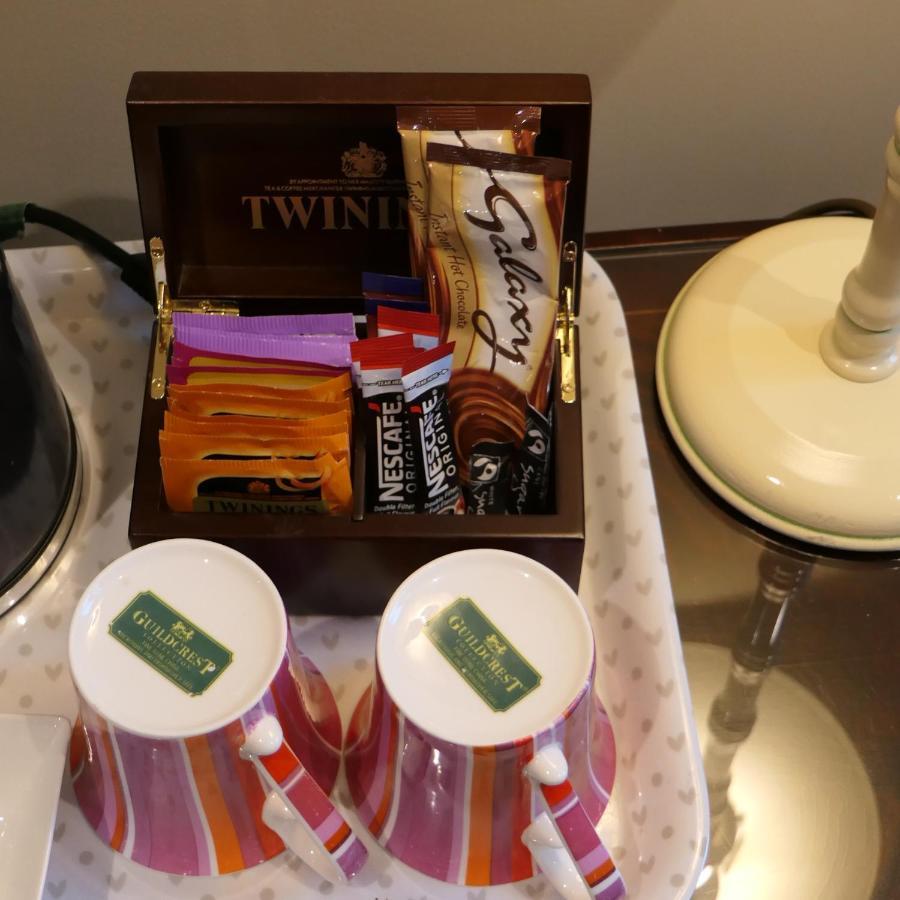 パース Kirkland Bed & Breakfast エクステリア 写真
