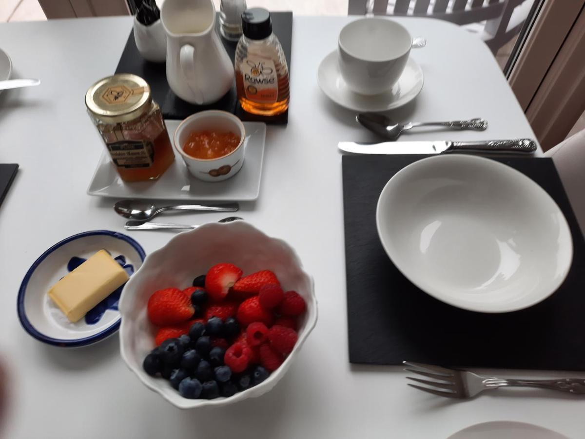 パース Kirkland Bed & Breakfast エクステリア 写真